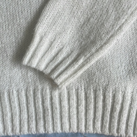Old navy white sweater - Picture 3 of 6